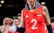 电子竞技下载-中国女排在比赛中受伤退赛，海港主帅表示担忧